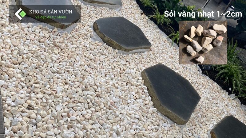 Dòng sỏi chế tác từ vụn đá tự nhiên có cạnh như đá dăm, thích hợp rải gốc cây, rải vườn và trang trí theo thiết kế kiến trúc. Dòng sỏi chế tác từ vụn đá tự nhiên có cạnh như đá dăm, thích hợp rải gốc cây, rải vườn và trang trí theo thiết kế kiến trúc.